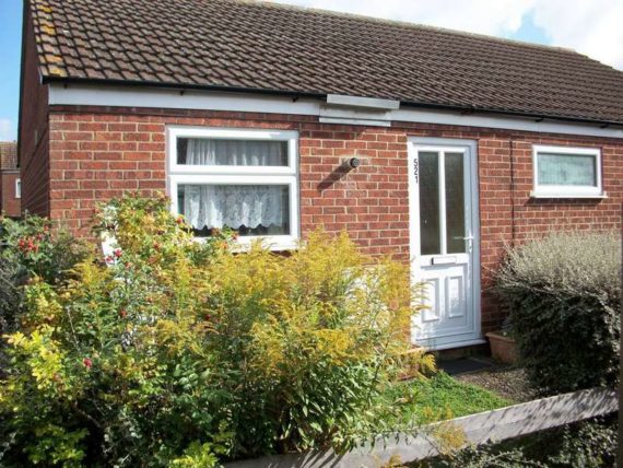 2 bedroom Detached t...